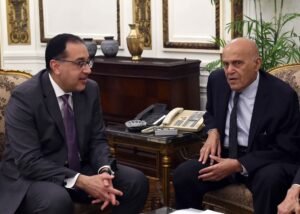 إضاءة برج القاهرة بعبارات ترحيبية استعداد لافتتاح المتحف المصري الكبير 3