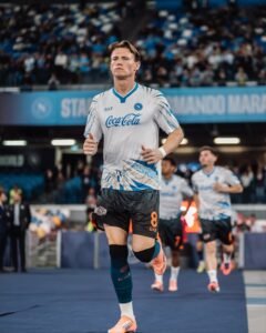 نابولي يفقد نقطتين بتعادله مع كومو ويوفنتوس يفوز على كريمونيسي بالكالشيو 2