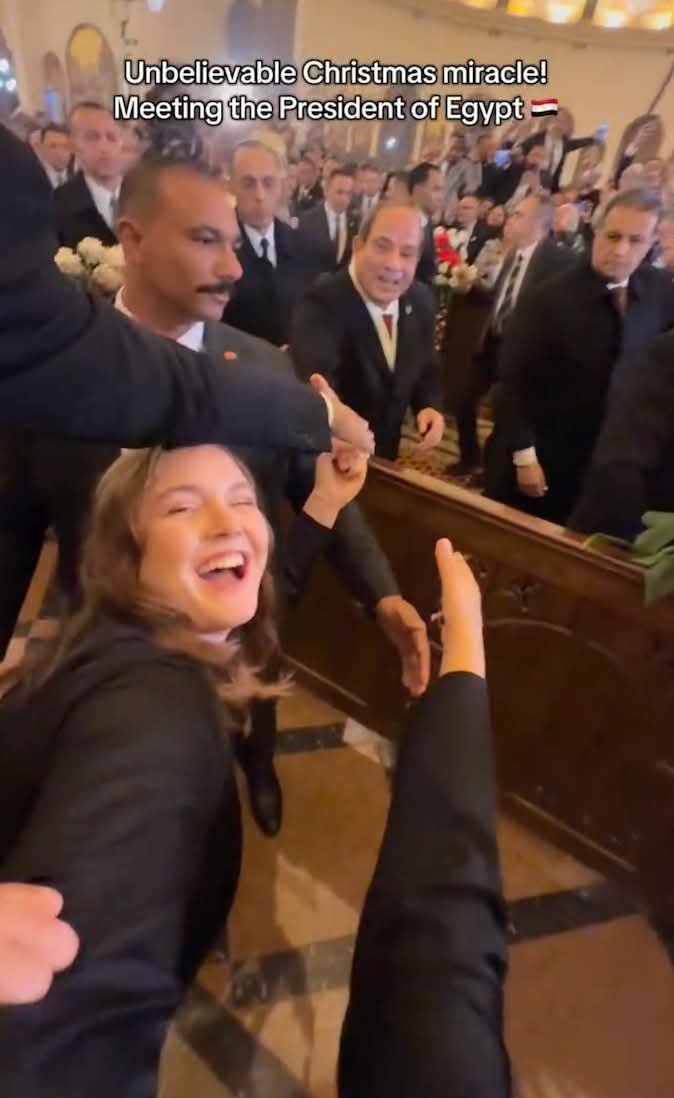 أوكرانية تعبر عن فخرها بلقاء الرئيس السيسي خلال قداس عيد الميلاد 2