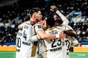 لانس ينفرد بصدارة الدوري الفرنسي بعد فوزه على باريس إف سي بخماسية نظيفة 2