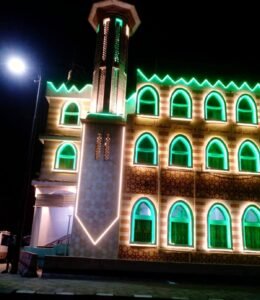 استعداداً للشهر الكريم.. أكبر مساجد المحافظات تتزين وتستعد لفتح أبوابها للمصلين غداً 2