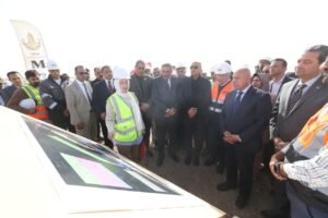 مشروعات قومية عملاقة على أرض دمياط.. وزير النقل يتفقد الحواجز والمناطق اللوجيستية 2