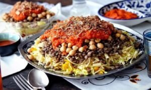 "الكشري" وجبة شعبية مفضلة للمصريين بموسم الأعياد وتتوارثها الأجيال 2