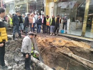 رئيس مياه القاهرة يتابع أعمال إصلاح خط المياه قطر 900 مم بشارع الترعة البولاقية 7