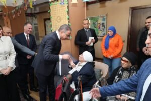 محافظ الجيزة يزور دور الأيتام ورعاية المسنين لتهنئتهم بعيد الفطر المبارك 3