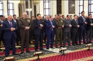 الرئيس عبد الفتاح السيسي يؤدي صلاة الجمعة بمسجد المشير طنطاوي 2
