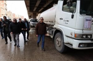 محافظ الجيزة يتفقد جهود شفط مياه الأمطار بصفط اللبن وشوارع الدقي والعجوزة لتأمين الحركة المرورية 2