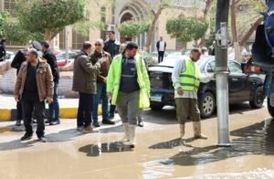 محافظ الجيزة يتفقد جهود شفط مياه الأمطار بصفط اللبن وشوارع الدقي والعجوزة لتأمين الحركة المرورية 6