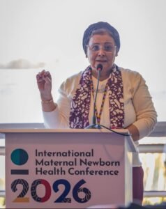 نائب وزير الصحة تبحث تعزيز التعاون الدولي وتطوير خدمات القبالة في المؤتمر الدولي بنيروبي 2