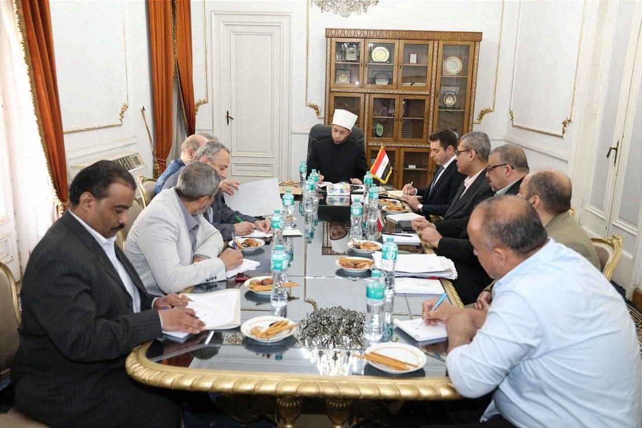 وزير الأوقاف يعقد اجتماعًا استراتيجيًا لتنمية موارد الوقف وتعظيم استثماراته 2