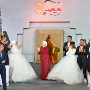 "انتصار السيسي" ترسم البهجة على وجوه ألف عريس وعروس بكلمات دافئة في "فرحة مصر" 3