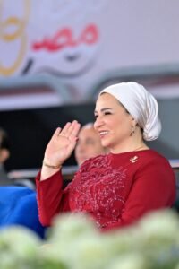 "انتصار السيسي" ترسم البهجة على وجوه ألف عريس وعروس بكلمات دافئة في "فرحة مصر" 2