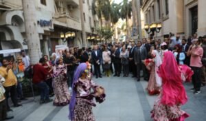 صابر وزكي فى افتتاح أولى ليالى شارع الفن بالقاهرة .. الشارع متاح للمواطنين مجانا 2