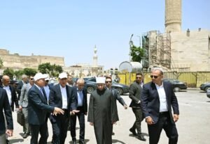 مدبولي يتفقد ترميم وإعادة إحياء مسجد المسبح والمنطقة المحيطة به بوسط القاهرة 3