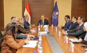 رئيس هيئة الدواء المصرية يلتقي وفد وزارة الصحة الفلسطينية لتطوير المنظومة الدوائية والصحية 2