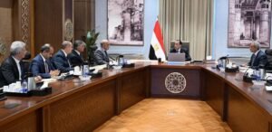 مدبولي يتابع مستجدات الموقف التنفيذي لمشروعات الطاقة الجديدة والمتجددة 2