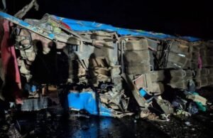 حادث حافلة مأساوي بأوغندا يؤدي الى مقتل عشرين تلميذا 2026 2 مشهد تحطم حافلة طلابية في أوغندا الذي أسفر عن مقتل عشرين تلميذا