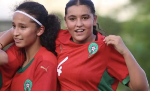 لبؤات المغرب يكتسحن ليبيا بعشرة أهداف في دوري شمال إفريقيا 2026 2 لاعبات المنتخب المغربي للسيدات أقل من 17 سنة يحتفلن بعد تسجيل هدف في مرمى ليبيا