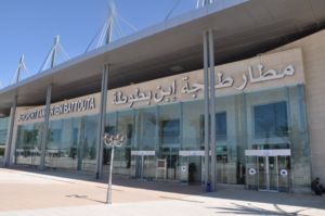 عناصر الشرطة القضائية بطنجة خلال عملية توقيف عماني مبحوث دوليا في قضية احتيال مالي