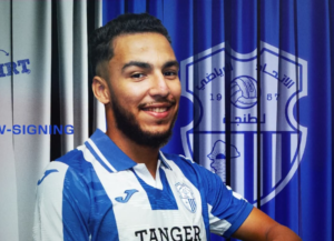 اللاعب أشرف لعزيري بعد أن أعلن اتحاد طنجة يجلب أشرف لعزيري لتعزيز صفوف الفريق