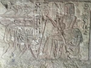 اكتشاف يهزّ سقارة.. 3 مقابر صخرية تكشف أسرار كبار رجال الدولة في عصر الدولة الحديثة 3