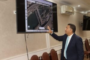 محافظ القليوبية يبحث مشروع امتداد مترو الأنفاق إلى شبين القناطر بطول 19.2 كم 2 محافظ يبحث مد خط المترو