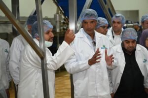 وزير الصناعة يتفقد 4 مصانع بالإسماعيلية ويؤكد: دعم الدولة للتصنيع والتصدير 5