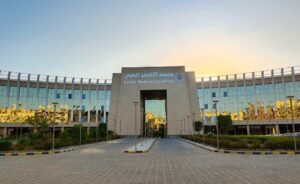 لأول مرة نجاح جراحة دقيقة لاستئصال ورم ضاغط على المخ باستخدام جهاز «كوزا CUSA» بالأقصر 2