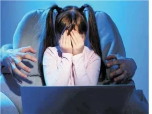 تحذيرات من مخاطر العنف الرقمي على الأطفال في مائدة مستديرة بكلميم 2 تحذيرات من مخاطر العنف الرقمي على الأطفال بكلميم