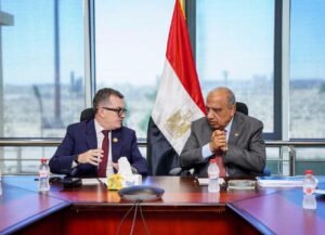 وزيرا الكهرباء والتخطيط يبحثان خطة تمويل مشروعات الطاقة والتحول نحو المصادر المتجددة 2
