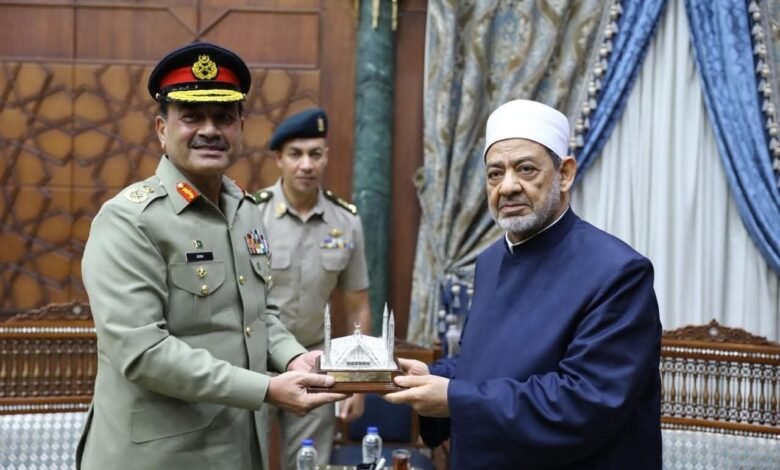فضيلة الإمام الأكبر أحمد الطيب يستقبل رئيس هيئة الأركان البرية الباكستانية 2