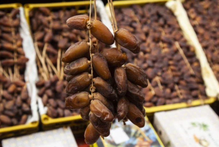 السفارة التونسية تكشف الحقيقة حول توقف تصدير التمور إلى المغرب 1