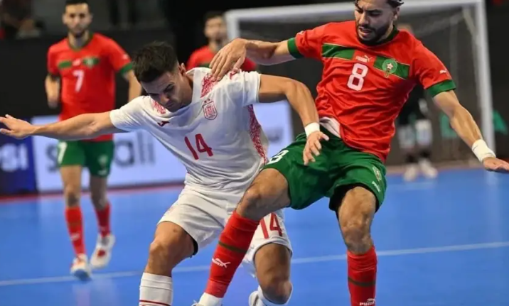 أسود القاعة يهزمون إسبانيا 4-2.. 2