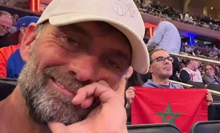 يورغن كلوب يحيي أشبال الأطلس بعد فوزهم بكأس العالم .. 1