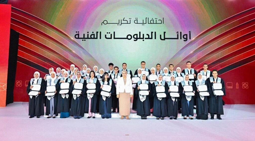انتصار السيسي التعليم الفني هو أحد الأعمدة المهمة في بناء وطننا 12