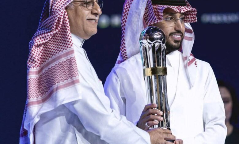 سالم الدوسري يتوج بجائزة أفضل لاعب في أسيا 2025 1