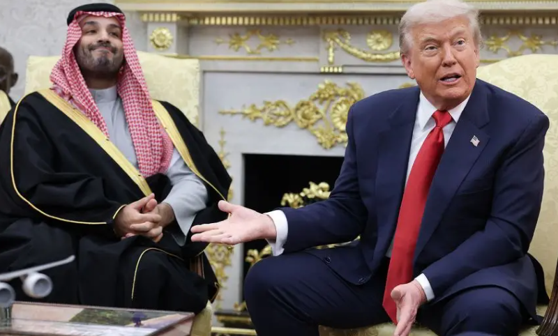 ترامب يوبخ صحفية في البيت الأبيض: "لا تُحرجي ضيفنا" بعد أسئلتها عن قتل خاشقجي أمام ولي العهد السعودي 1