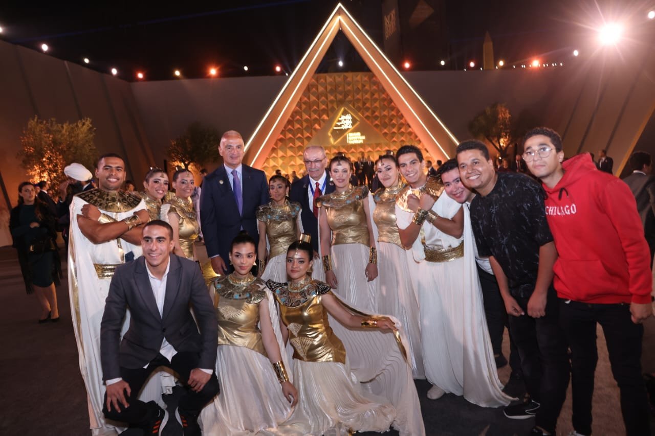 وزير الثقافة التركي وسفير تركيا بالقاهرة يشاركان افتتاح المتحف المصري الكبير “الهرم الرابع” 1