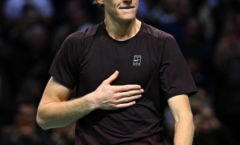 يانيك سينر يُتوج ببطولة باريس ماسترز للتنس ويستعيد صدارة التصنيف العالمي 1