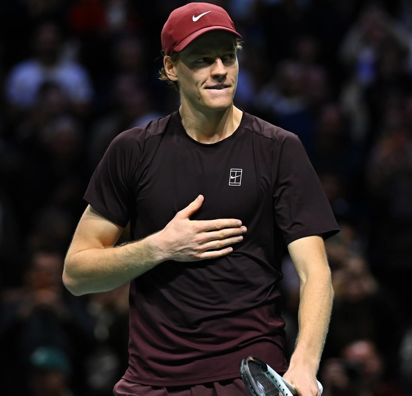 يانيك سينر يُتوج ببطولة باريس ماسترز للتنس ويستعيد صدارة التصنيف العالمي 1