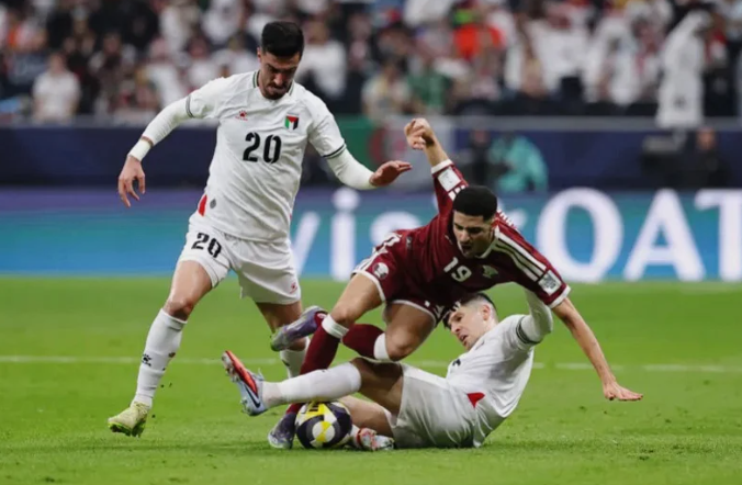 كأس العرب 2025: فلسطين تصدم قطر المضيفة وتفوز عليها في افتتاح مثير على ملعب البيت 1