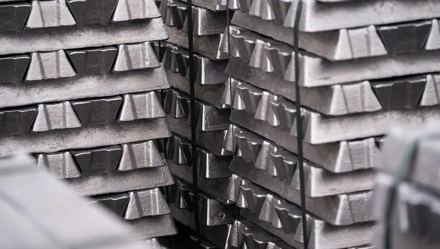 سعر طن الألمنيوم بـ 3000 دولار لأول مرة منذ 2022 وشح مرتقب بالأسواق 1