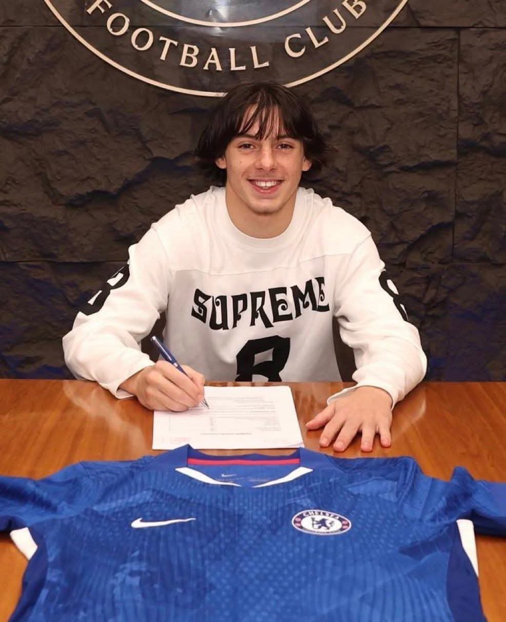 تشليسي يُوقع عقدًا إحترافيًا مع ميسي الكرة المغربية حتى صيف 2028 1