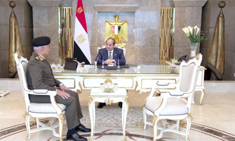 الرئيس السيسي يستقبل وزير الدفاع 1