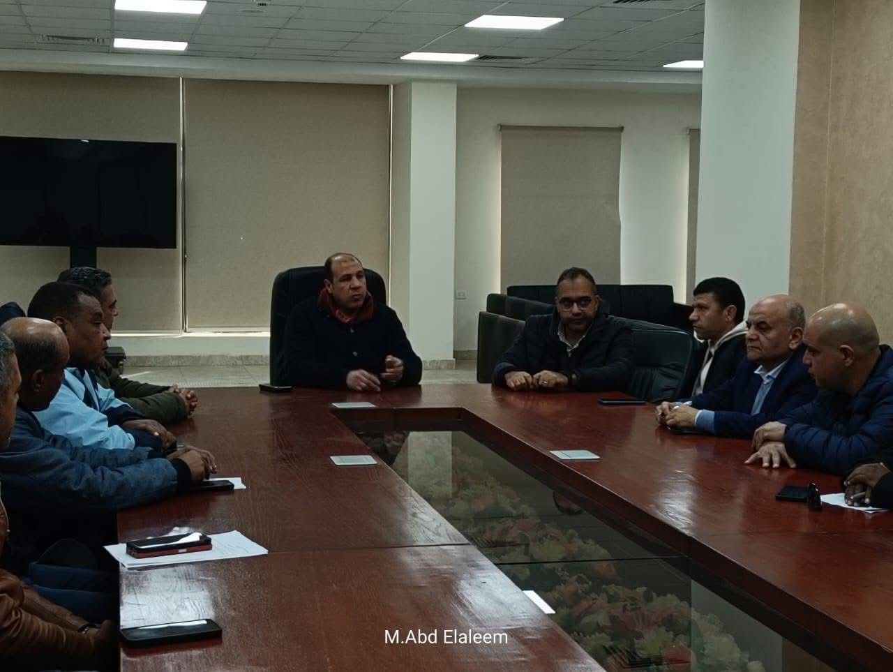 اجتماع موسع بجهاز تنمية العبور لمواجهة العشوائيات ورفع كفاءة الخدمات 1