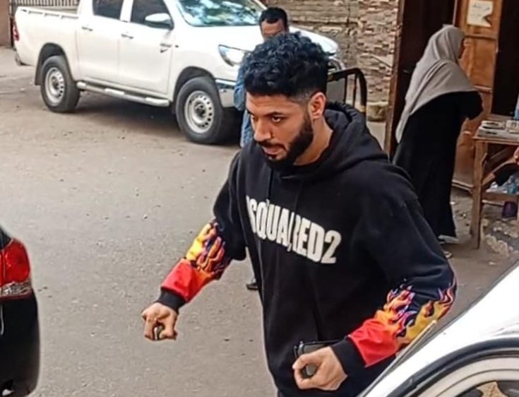 من داخل محكمة شبرا الخيمة.. علي جبر يدعم رمضان صبحي إنسانيًا 1