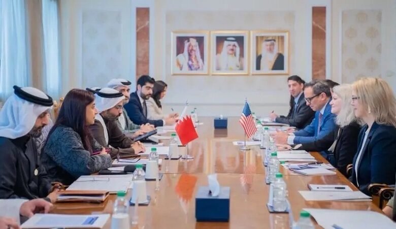 البحرين وأمريكا تؤكدان الالتزام بمواجهة التهديدات الأمنية ومكافحة الإرهاب 1