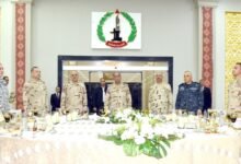 وزير الدفاع المصري يشارك عددًا من مقاتلى القوات المسلحة بقيادة الجيش الثاني الميداني تناول وجبة الإفطار 13