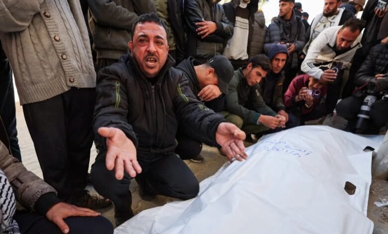 ضحايا ومصابون في غارات وقصف مدفعي إسرائيلي على قطاع غزة 1