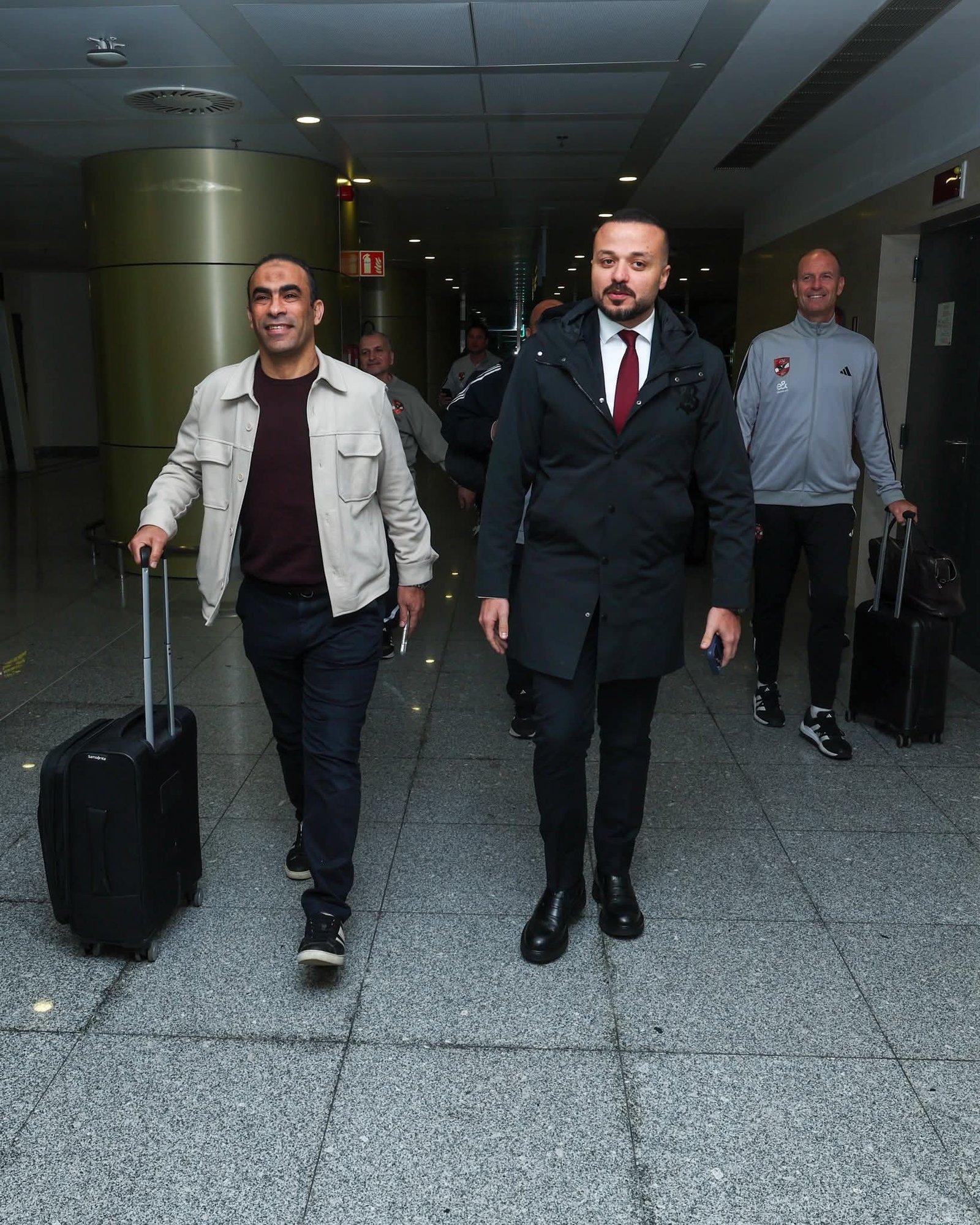 بعثة النادي الأهلي تصل الجزائر إستعدادا لمواجهة شبيبة القبائل بدوري الأبطال 1